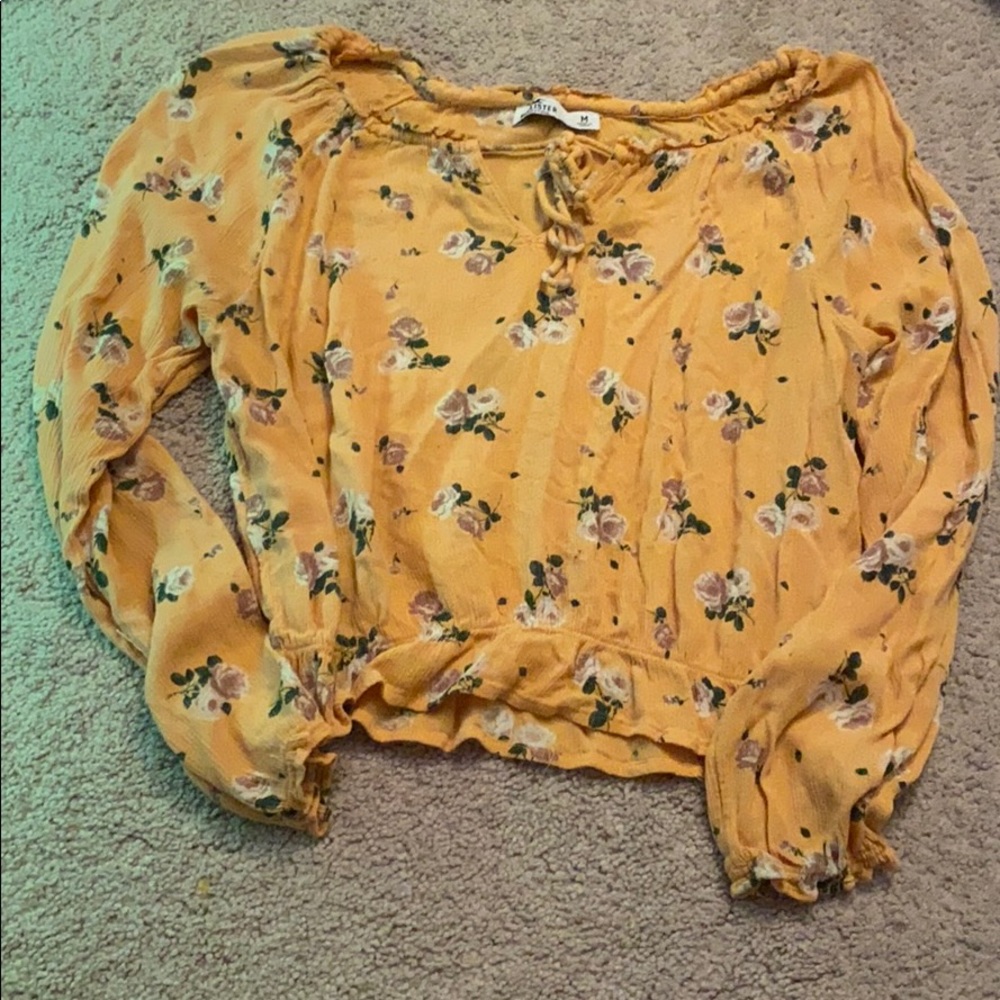 Cute floral blouse!